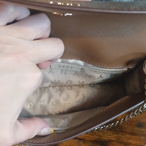 NEW!! DKNY Signature Logo Brown Bryant Flap Over Shoulder Bag/crossbody/ Clutch - Picture 11 of 17